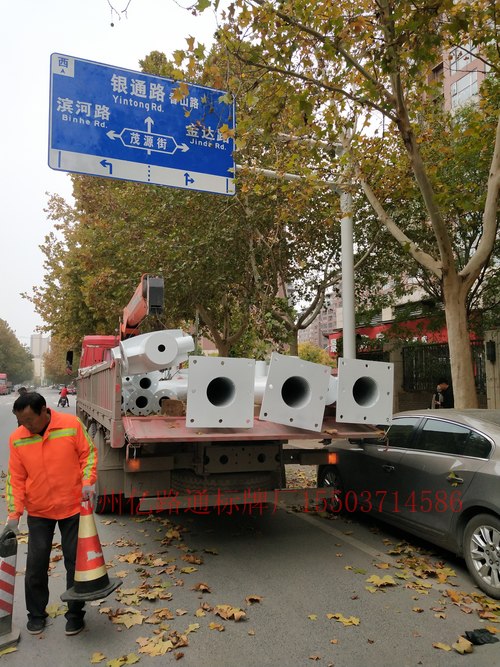 常熟常熟郑州市交通标志牌安装现场